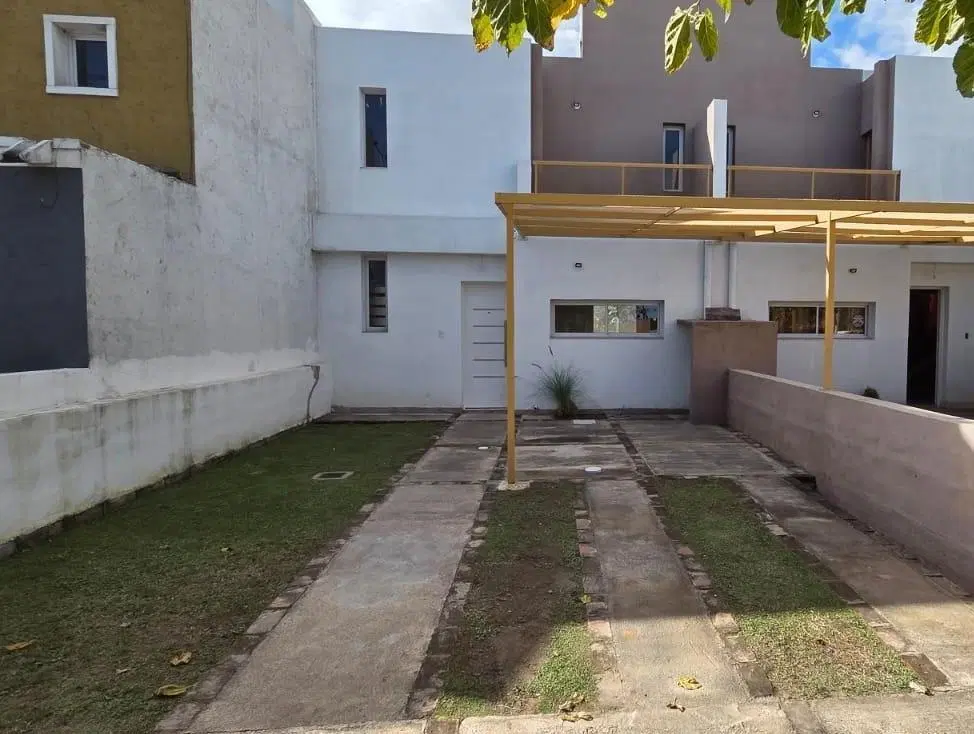 Duplex En Alquiler En Barrio Valle Cercano De 2 Dormitorios - Seguridad 24 hs 1