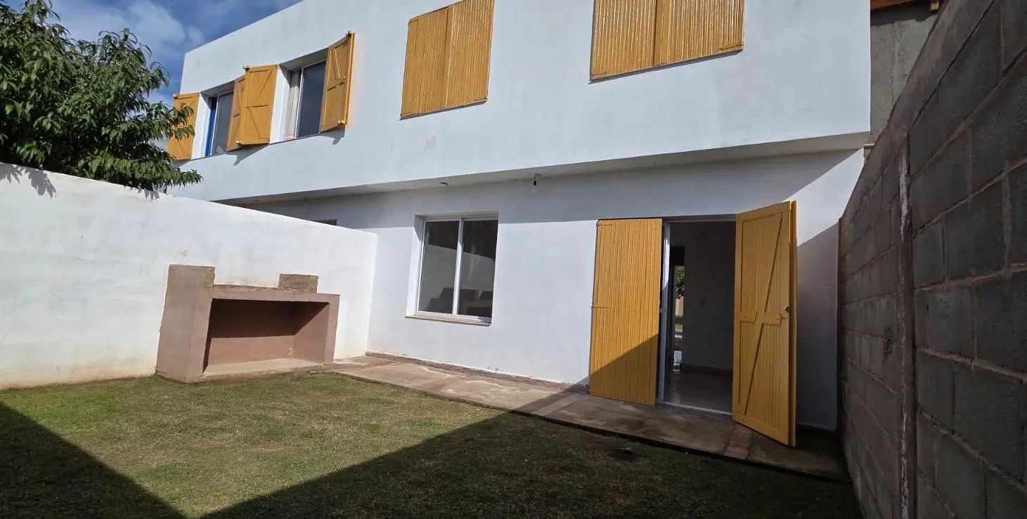Duplex En Alquiler En Barrio Valle Cercano De 2 Dormitorios - Seguridad 24 hs 3