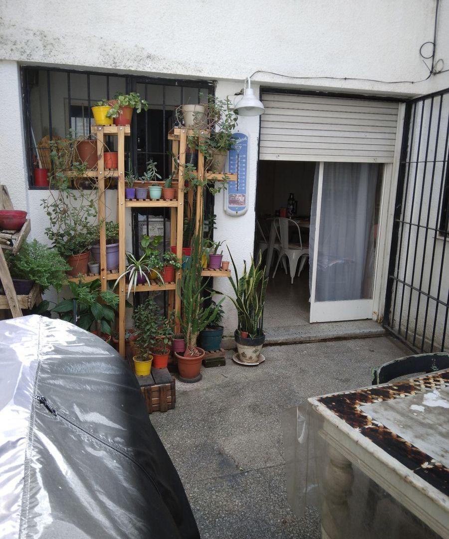 Departamento contrafrente con dos patios y cocina semi integrada