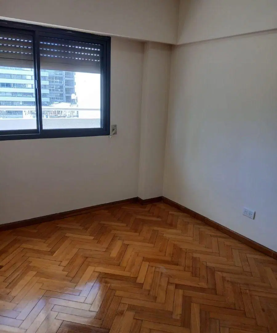 amplio y luminoso contrafrente con vista super despejado, con patio y SUM en piso 1 5