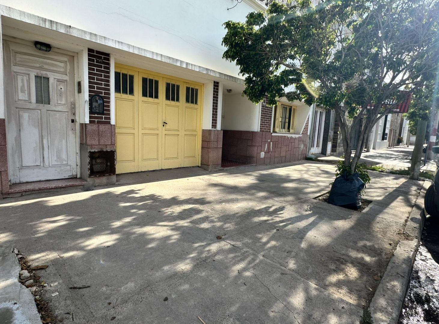 2 CASAS EN VENTA ALTA CBA A 2 CUADRAS DE LA CANCHA