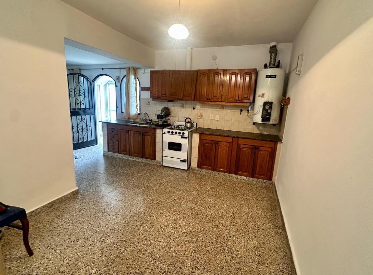 Foto de CASA DESOCUPADA CON PILETA + DPTO, imagen 5