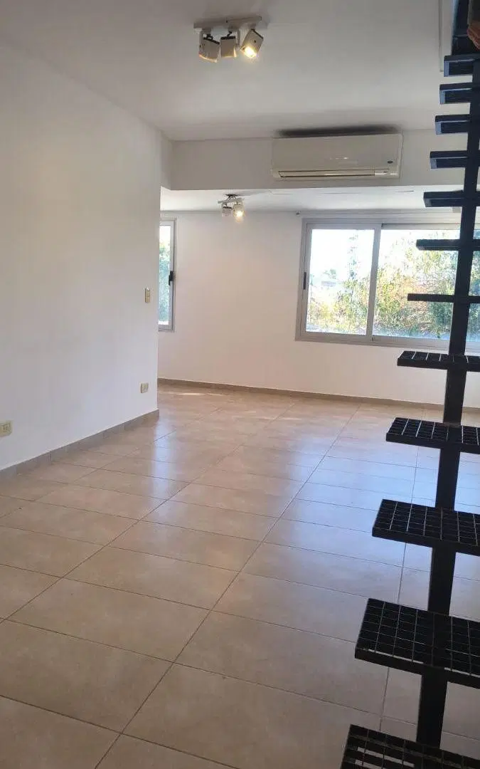 OFICINA CON TERRAZA PROPIA- CASTELAR CTRO 1