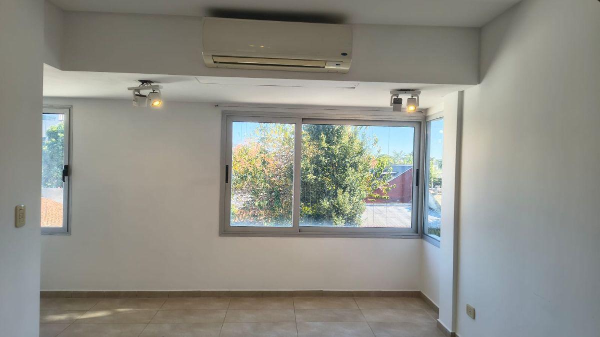 OFICINA CON TERRAZA PROPIA- CASTELAR CTRO