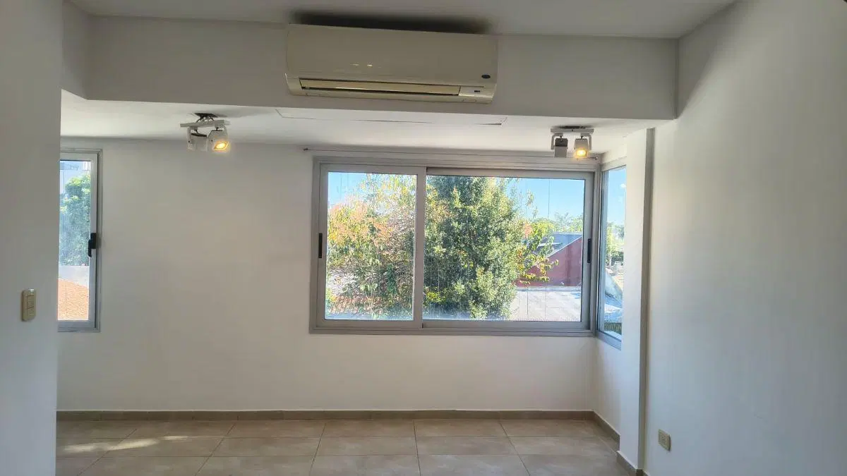 OFICINA CON TERRAZA PROPIA- CASTELAR CTRO 4