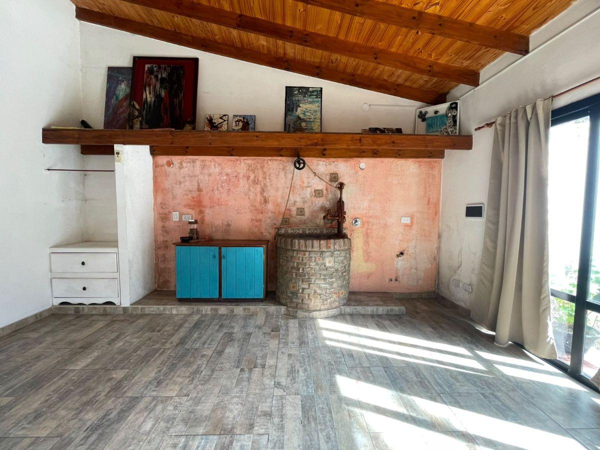 Foto de Casa de 352 m² con 4 dormitorios en venta en Ituzaingó Norte, imagen 3