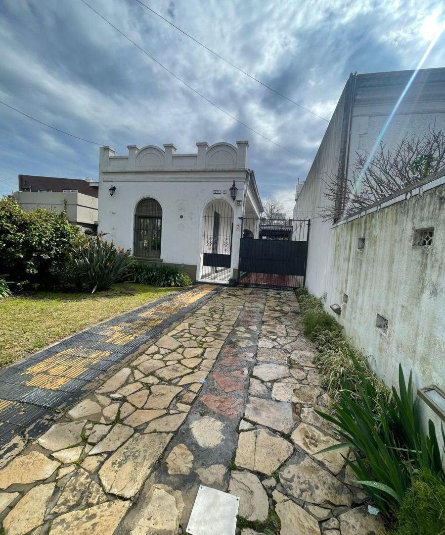 Foto de Casa de 352 m² con 4 dormitorios en venta en Ituzaingó Norte, imagen 2