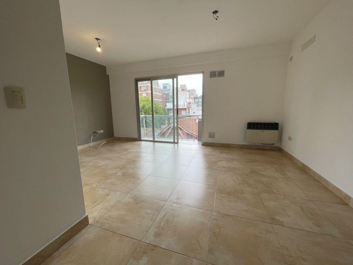 Foto de VENTA DEPARTAMENTO 2 AMB CON COCHERA CUBIERTA-CASTELAR SUR, imagen 5