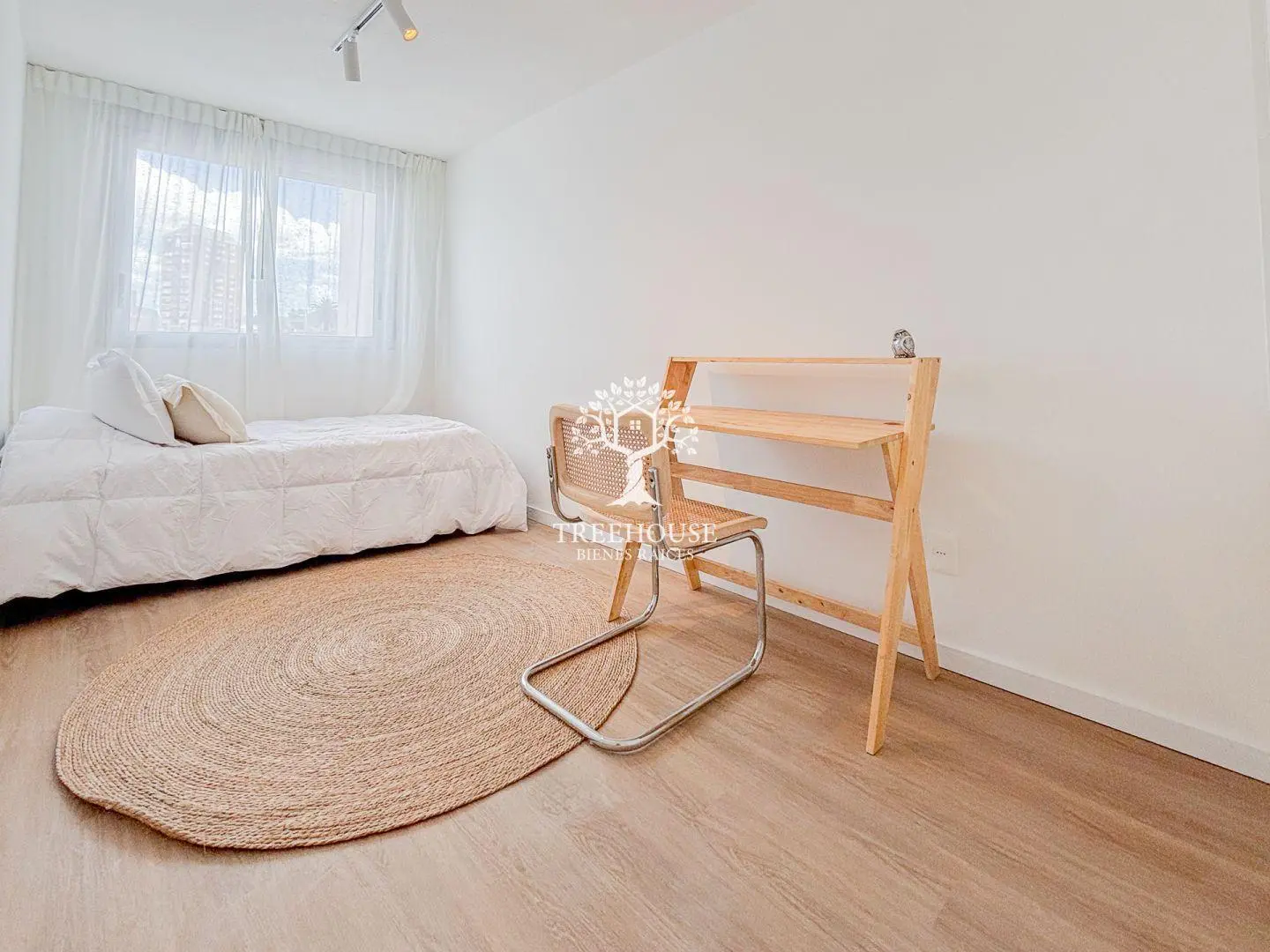 Apartamento de 2 dormitorios con terraza en Cordón 4