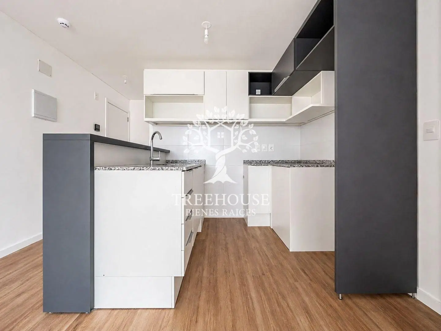 Apartamento en Alquiler de 2 dormitorios con Garaje en Cordón 2