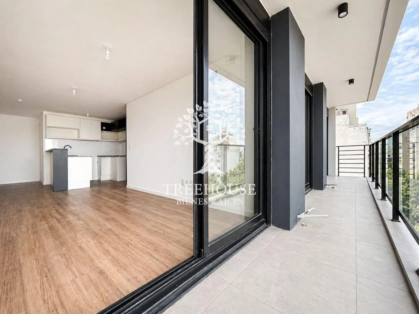 Apartamento en Alquiler de 2 dormitorios con Garaje en Cordón 3