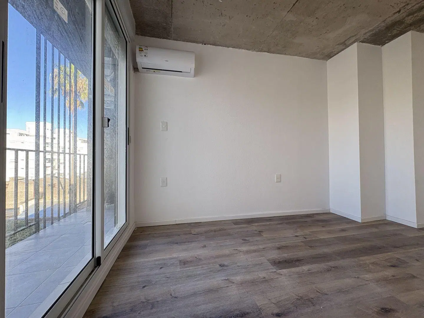 Alquiler apartamento 2 dormitorios con cochera Tres Cruces 1
