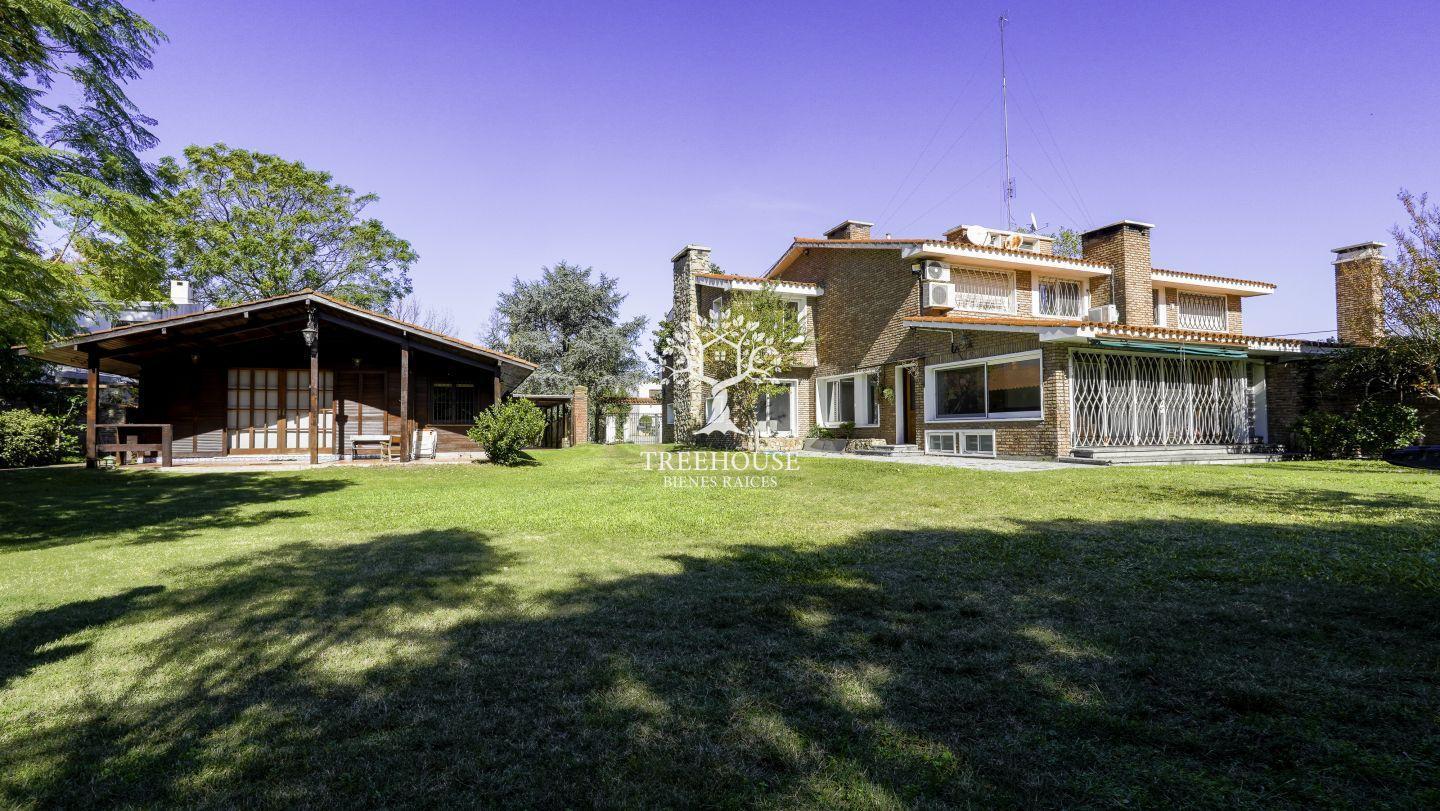 Alquiler de Casa 6 Dormitorios en Carrasco, Montevideo