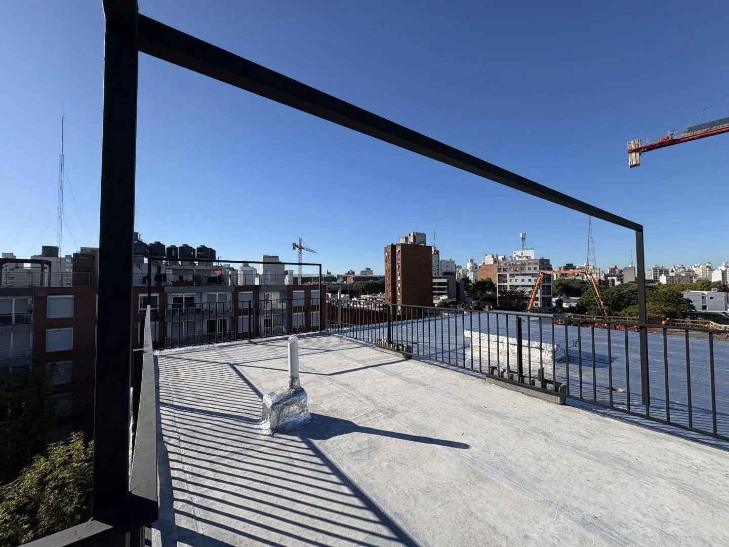 Alquiler apartamento 1 dormitorio con cochera y patio Tres Cruces 2