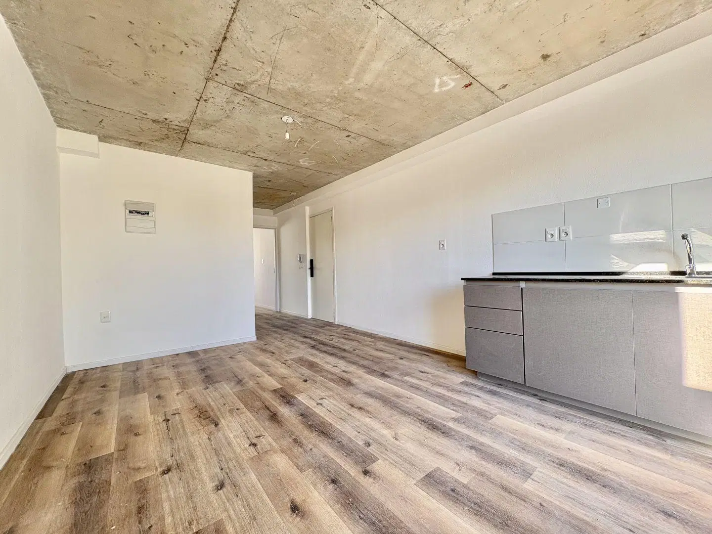 Alquiler apartamento 1 dormitorio con cochera y patio Tres Cruces 4