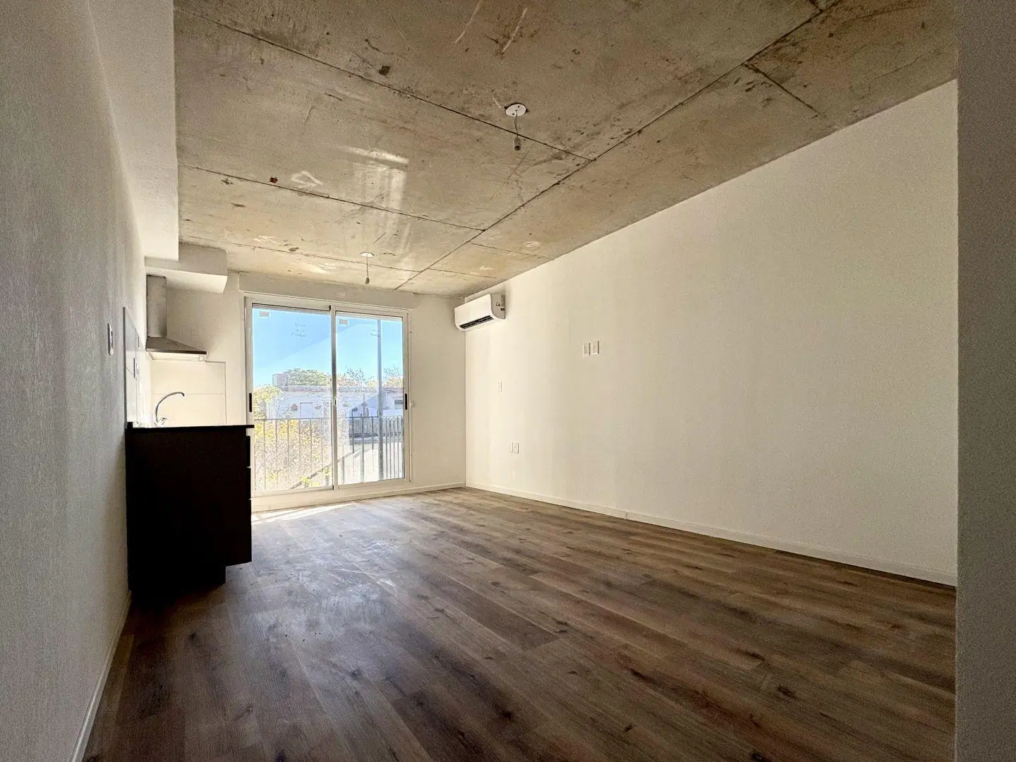 Alquiler apartamento 1 dormitorio con cochera y patio Tres Cruces 3