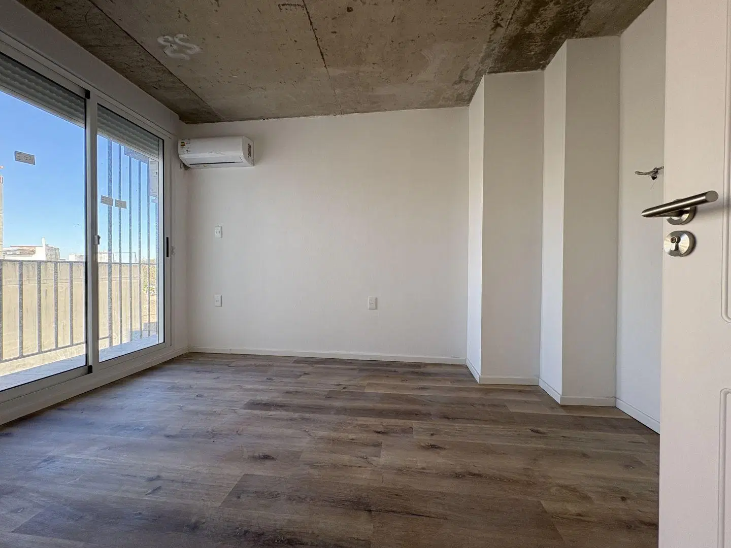 Venta apartamento 2 dormitorios con garaje Tres Cruces 2