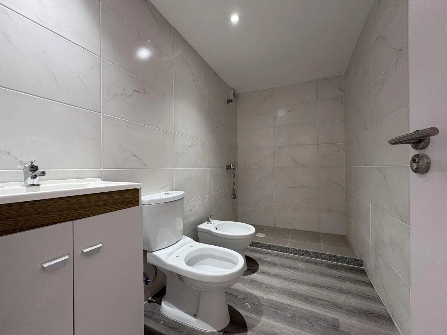 Venta apartamento 2 dormitorios con garaje Tres Cruces 4