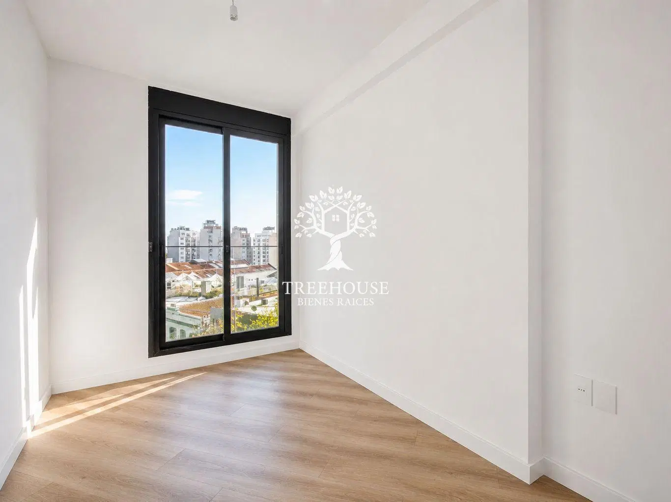 Alquiler apartamento 2 dormitorios y garaje en Tres Cruces 5