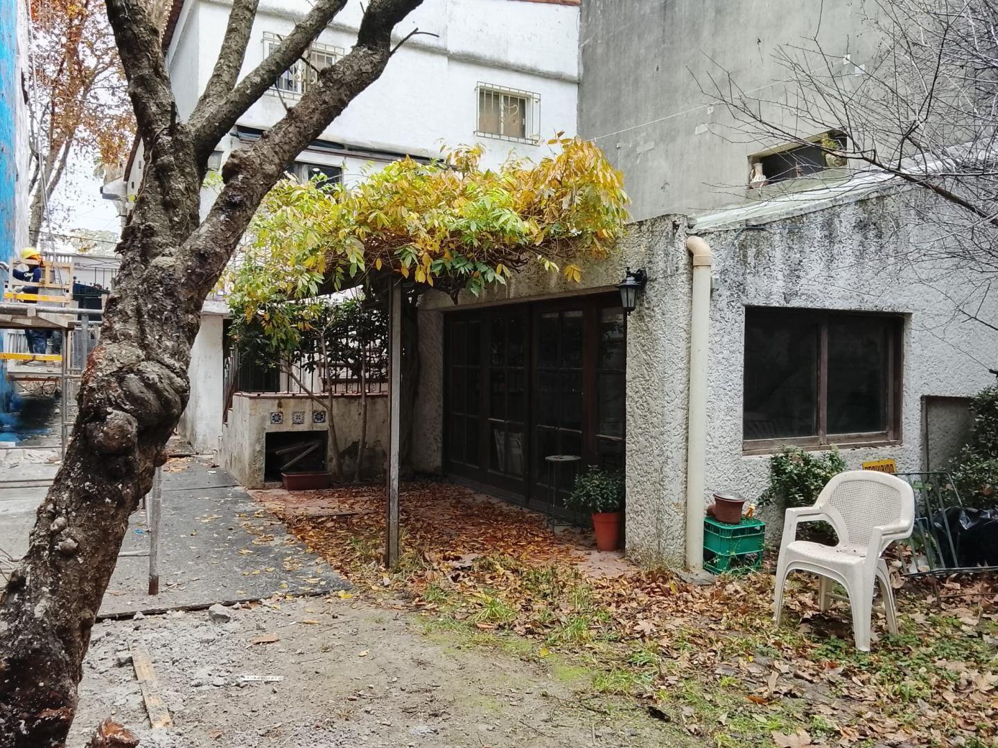 TreeHouse Bienes Raices Vende Casa o Gran Terreno para Desarrollo en Punta Carre