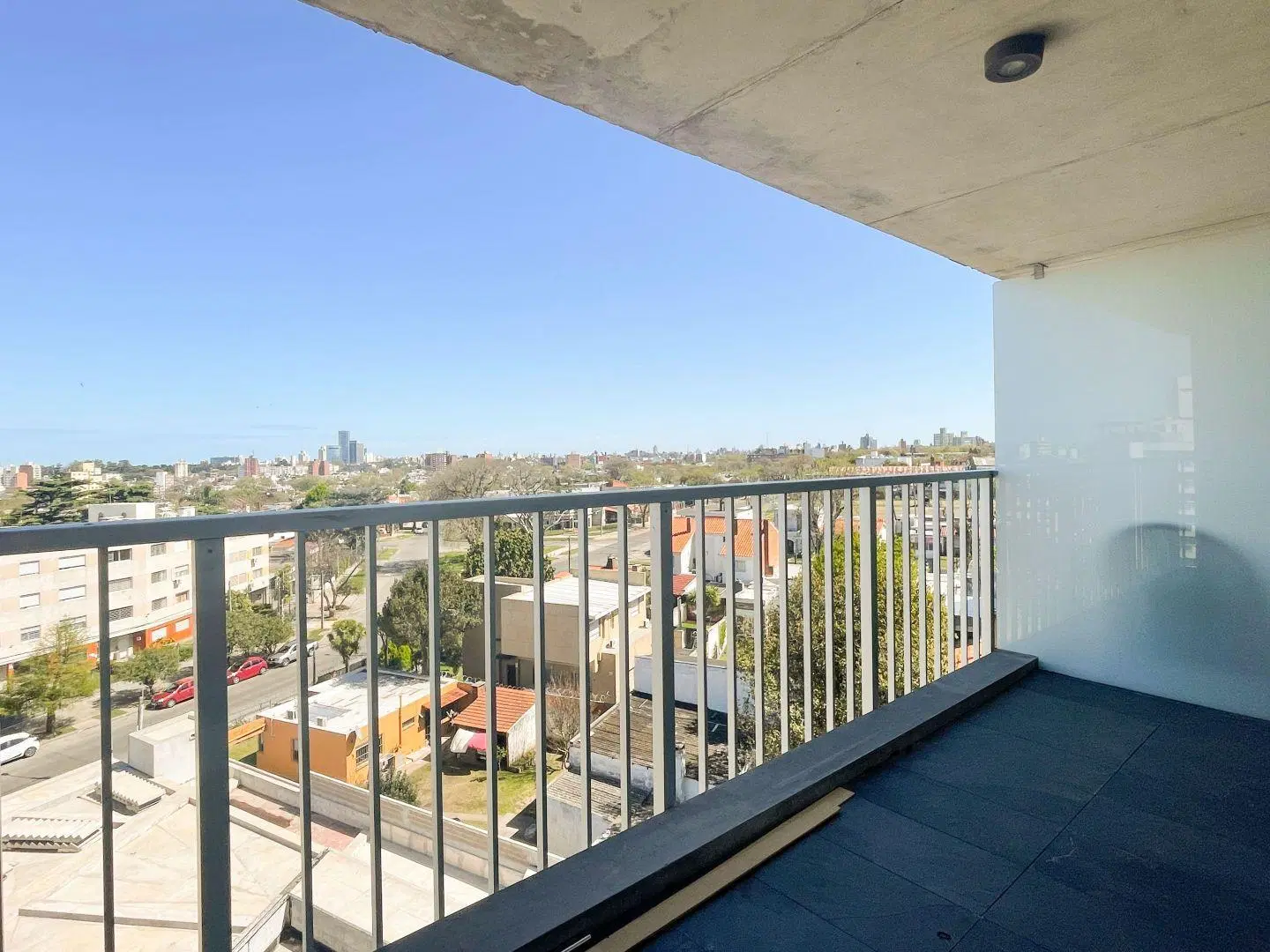 Apartamento de 2 dormitorios con terraza en Malvín 3