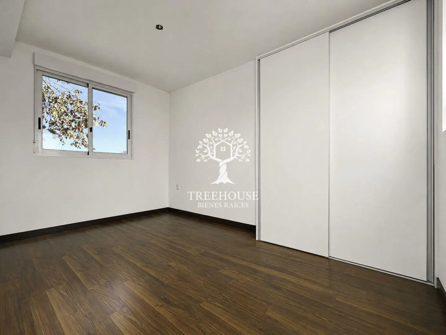 Venta apartamento 2 dormitorios con garaje Tres Cruces 4