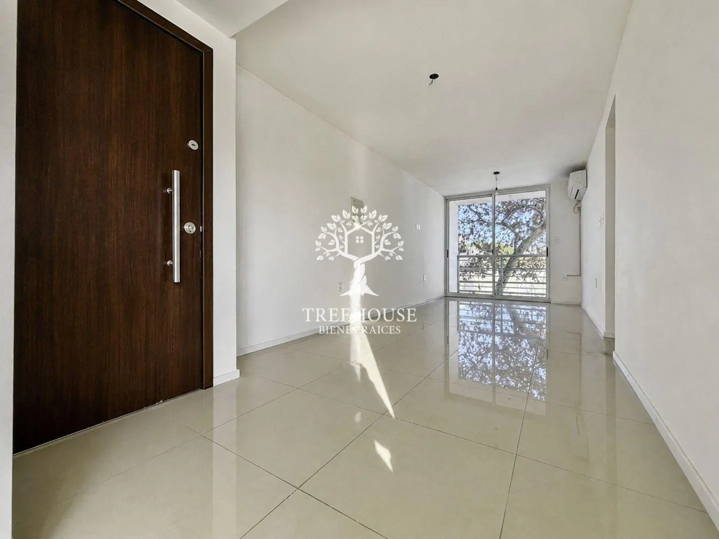 Venta apartamento 2 dormitorios con garaje Tres Cruces 1