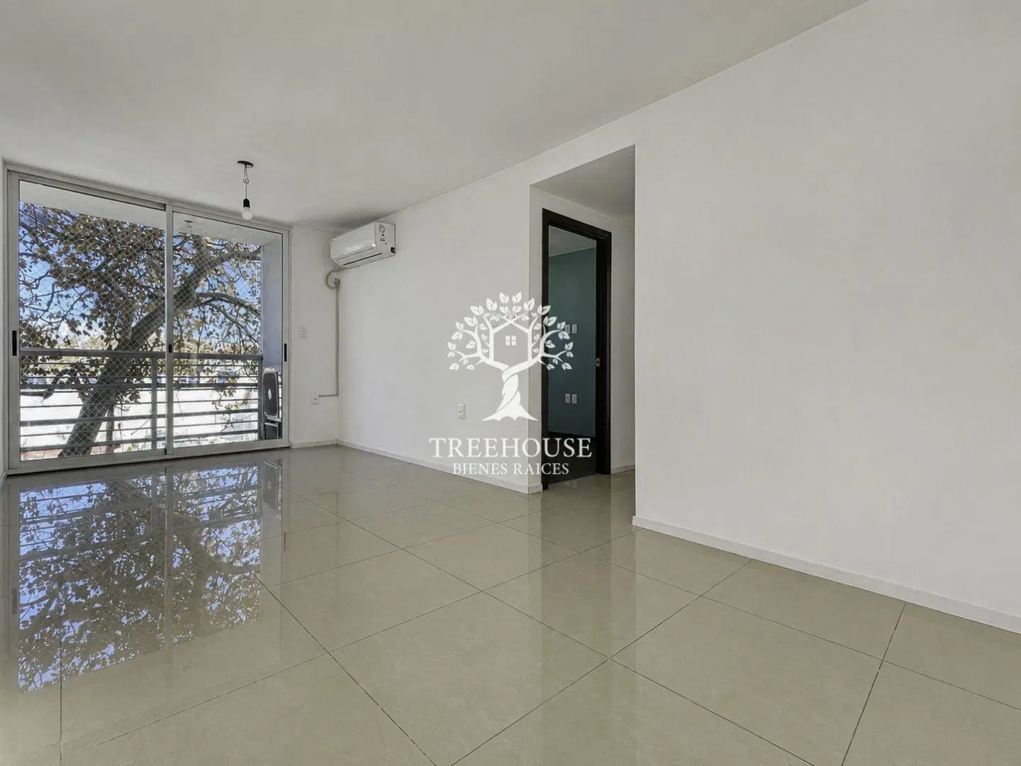 Venta apartamento 2 dormitorios con garaje Tres Cruces 2