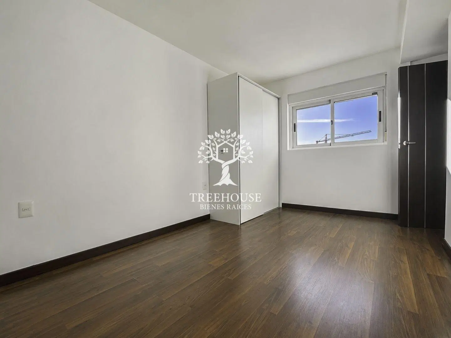 Venta apartamento 2 dormitorios con garaje Tres Cruces 3