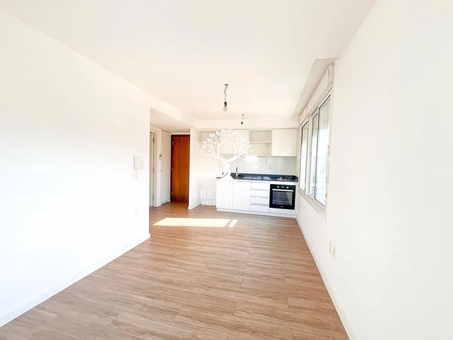 Alquiler de Apartamento de 1 Dormitorio con Garaje en Parque Rodó, Montevideo. 1