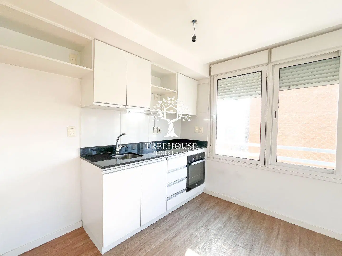 Alquiler de Apartamento de 1 Dormitorio con Garaje en Parque Rodó, Montevideo. 3