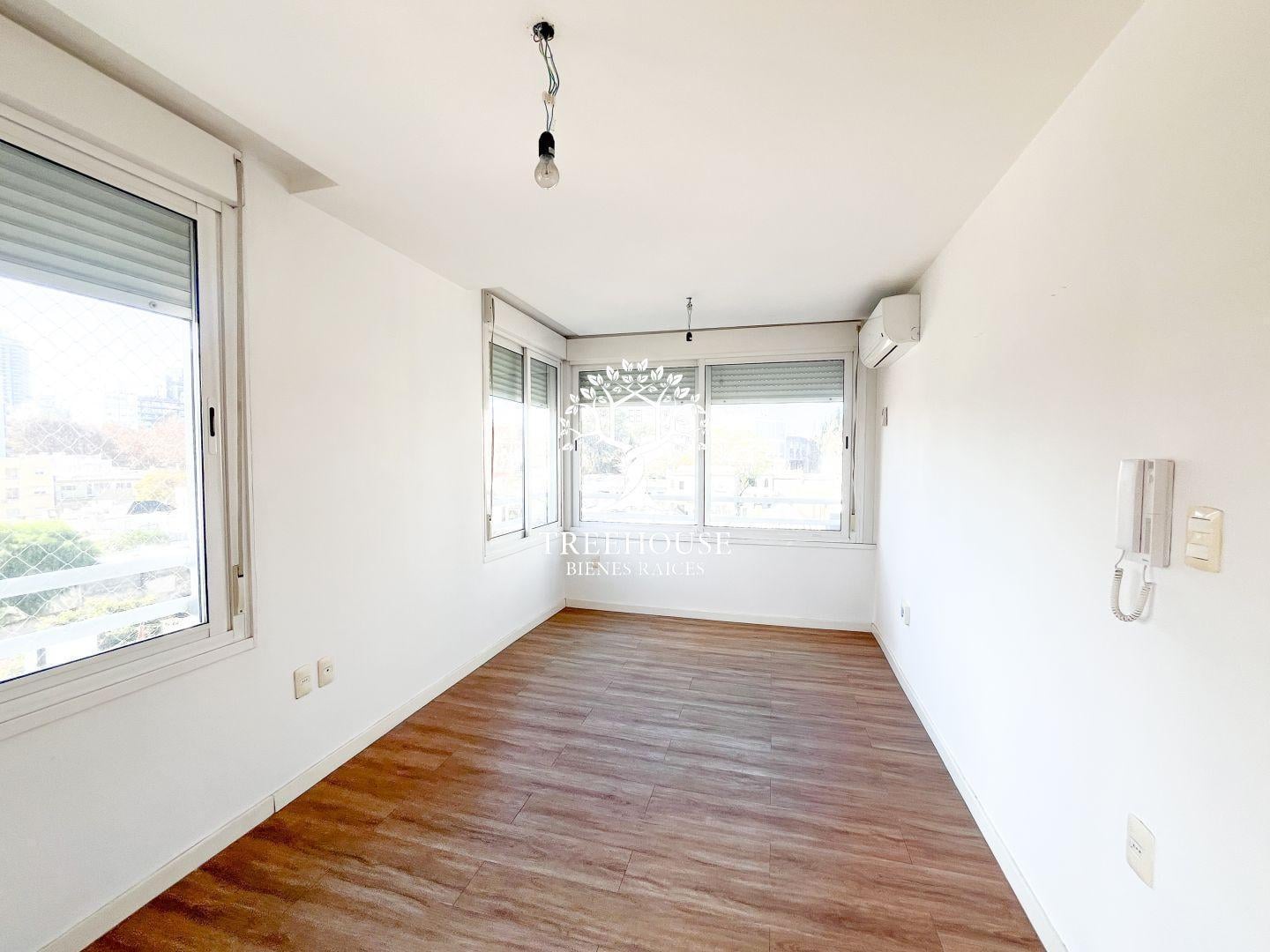 Alquiler de Apartamento de 1 Dormitorio con Garaje en Parque Rodó, Montevideo.