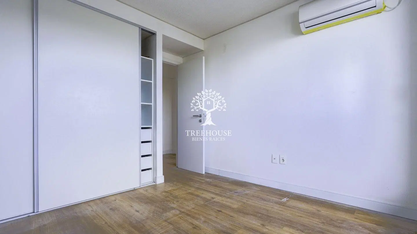 Alquiler de Apartamento de 2 dormitorios con terraza y garaje en Malvín 3