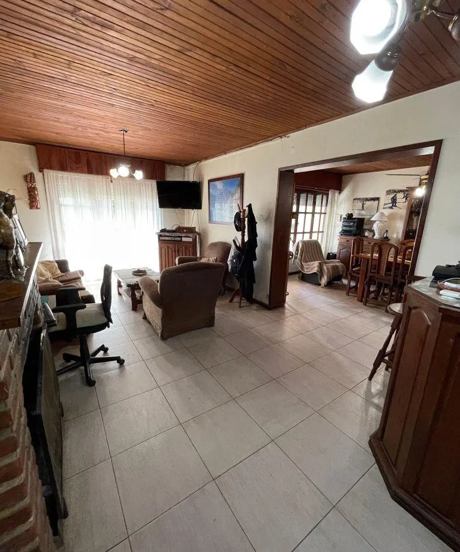 Casa 3 Dormitorios con pileta y quincho Barrio terminal 3