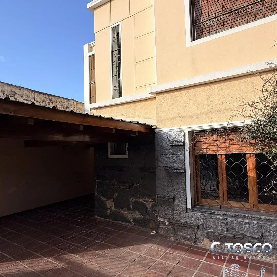 Alquilo casa en barrio Alta Córdoba 8