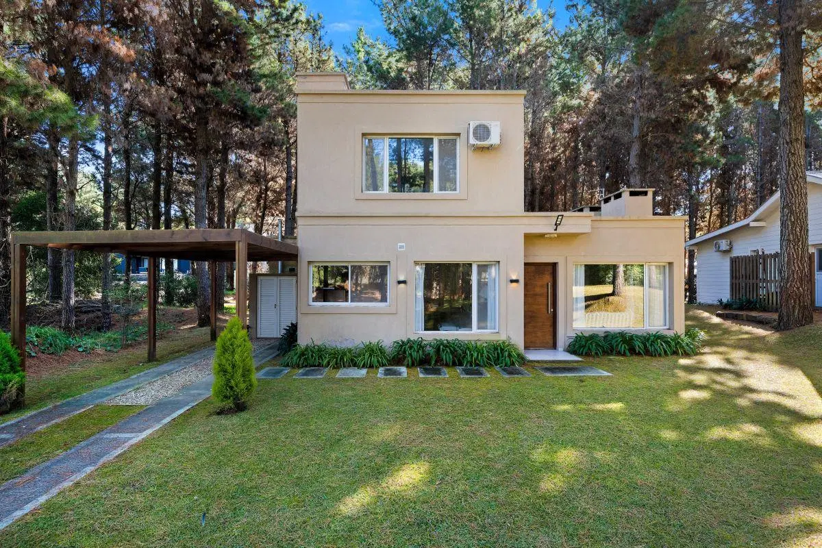 Casa moderna y luminosa entre el bosque y el mar en Costa Esmeralda 2