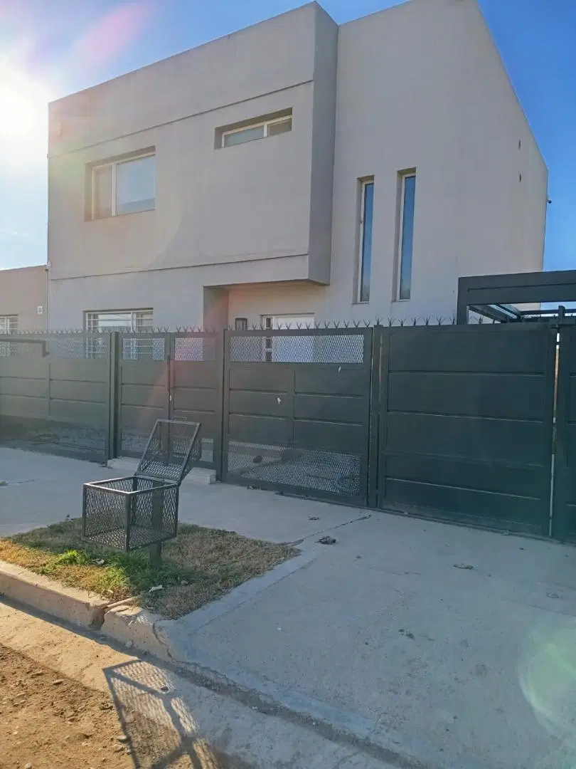 VENTA DÚPLEX TRES DOMITORIOS - CIPOLLETTI 1