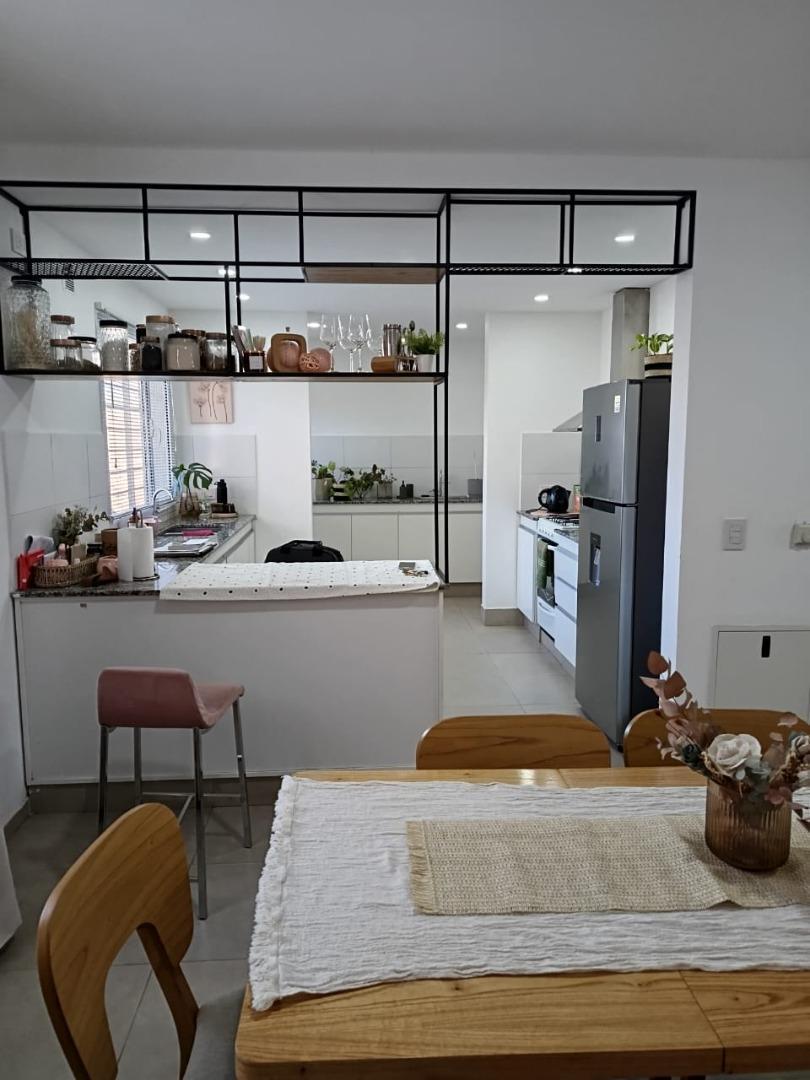 Foto de VENTA DÚPLEX TRES DOMITORIOS - CIPOLLETTI, imagen 4