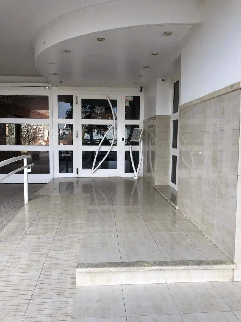 Venta departamento 1 dormitorio con cochera, Neuquén 3
