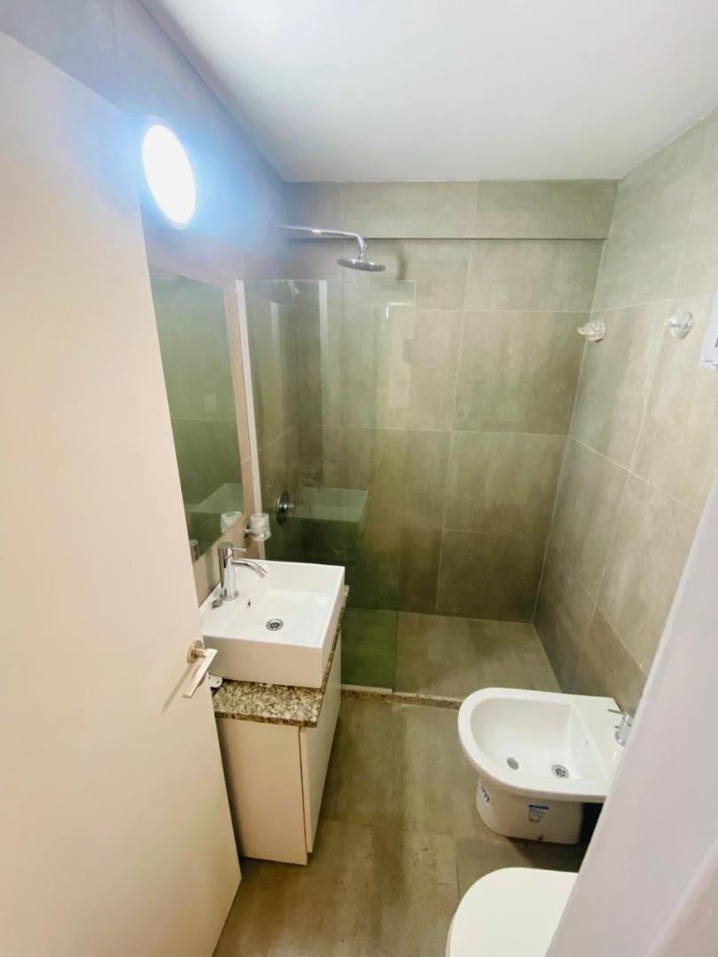 Foto de VENTA DEPTO 2 DORMITORIOS, CENTRO DE NEUQUÉN, imagen 2