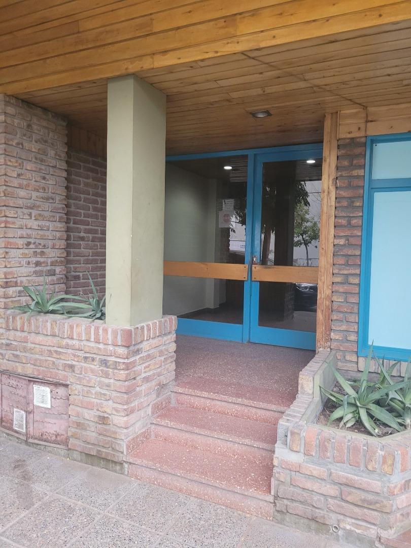 Foto de VENTA DEPTO 2 DORMITORIOS, CENTRO DE NEUQUÉN, imagen 3