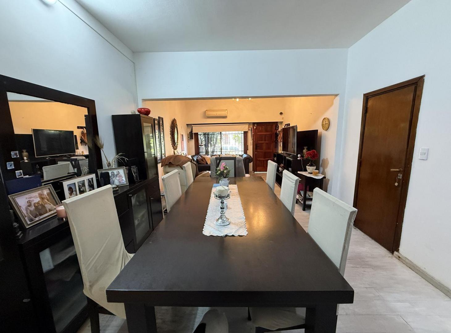 Foto de CASA EN VENTA 4 DORMITORIOS COCHERA Y JARDIN, imagen 5