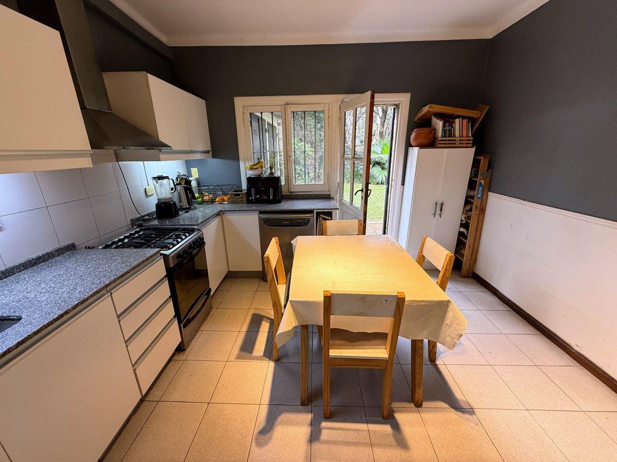 Foto de Casa en venta 4 dormitorios Jardin y cocheras, imagen 5