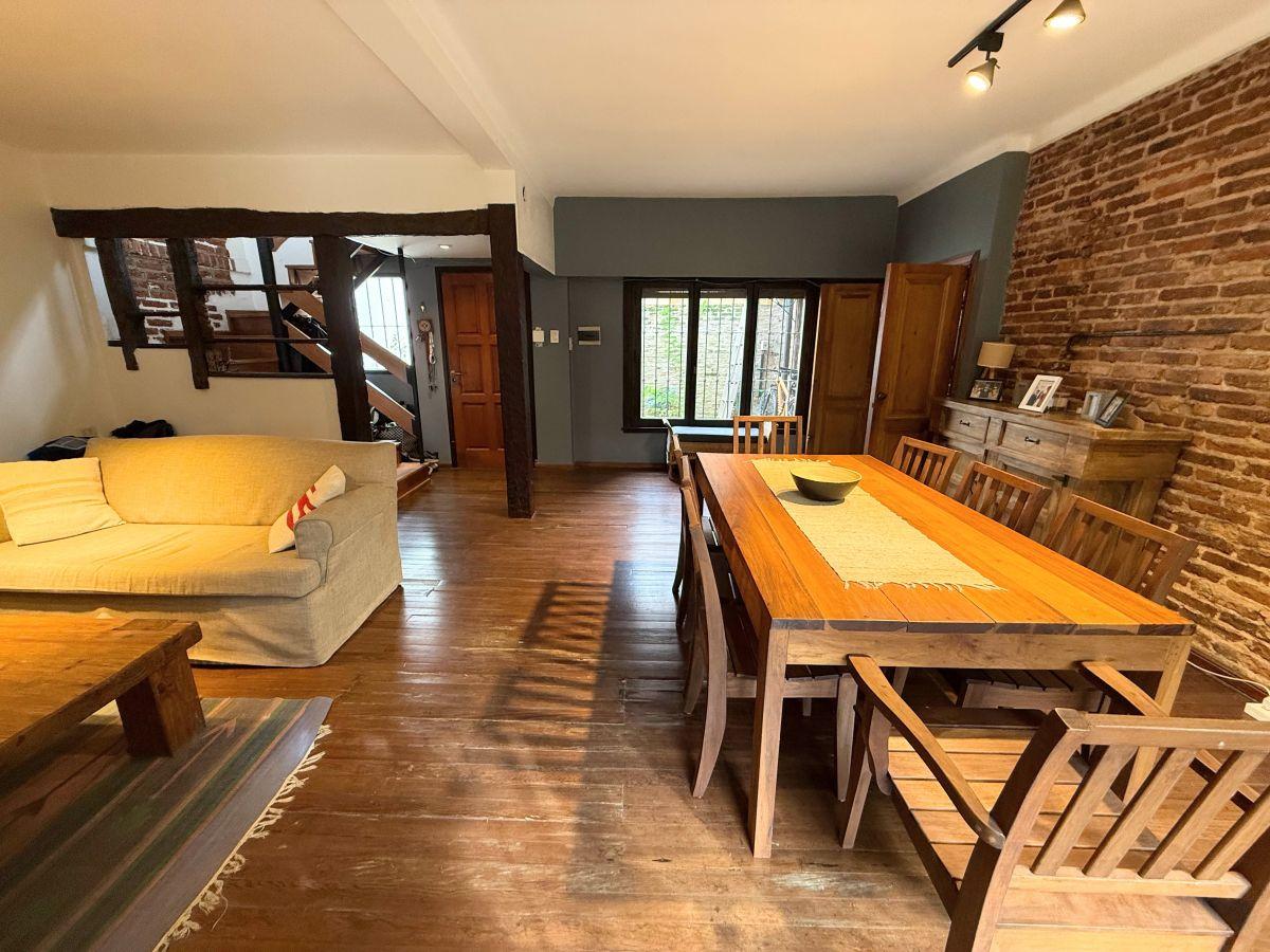 Foto de Casa en venta 4 dormitorios Jardin y cocheras, imagen 2