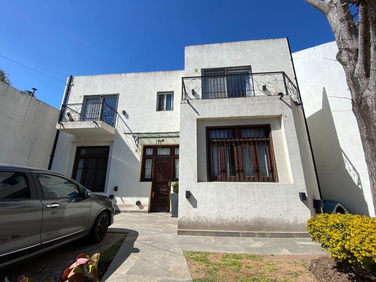 Foto de Casa en venta 4 dormitorios - 530m lote con Dependencia - Estilo ingles, imagen 1