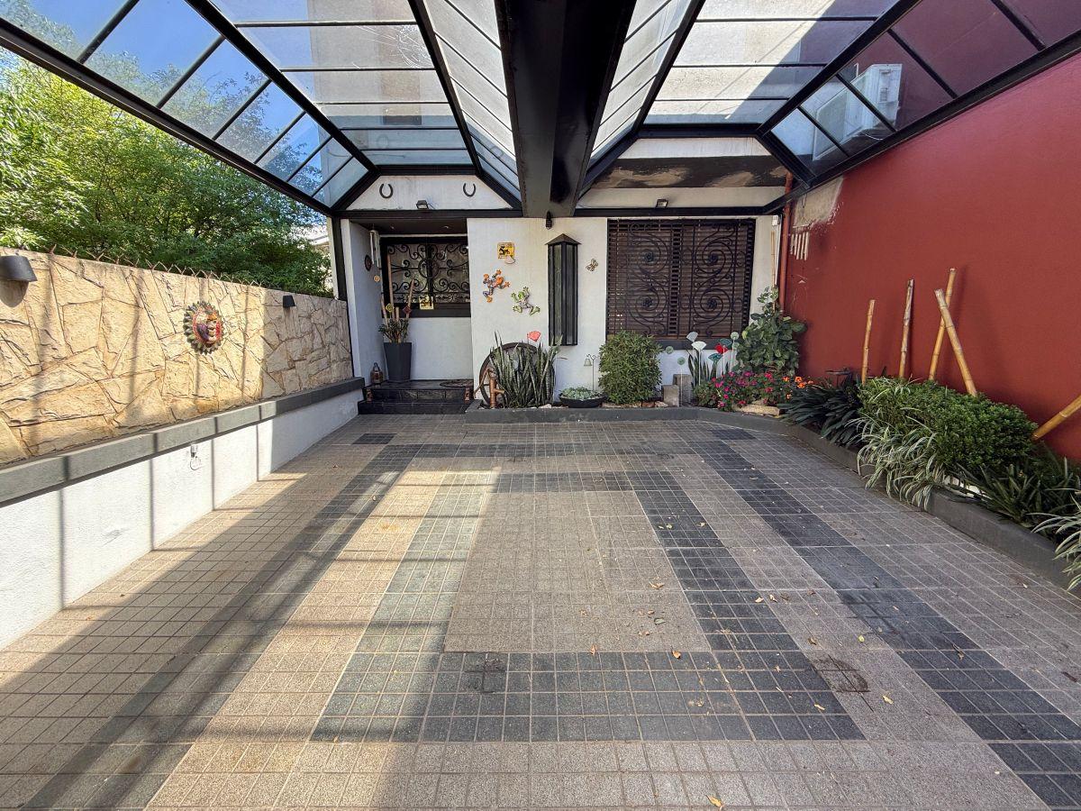 Foto de Casa en venta 3 dormitorios, piscina, quincho y playroom - Olivos, imagen 2