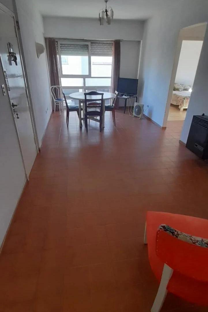 Foto de IMPECABLE DEPARTAMENTO 2 AMBIENTES CON ESPACIO DE COCHERA EN VENTA, imagen 2