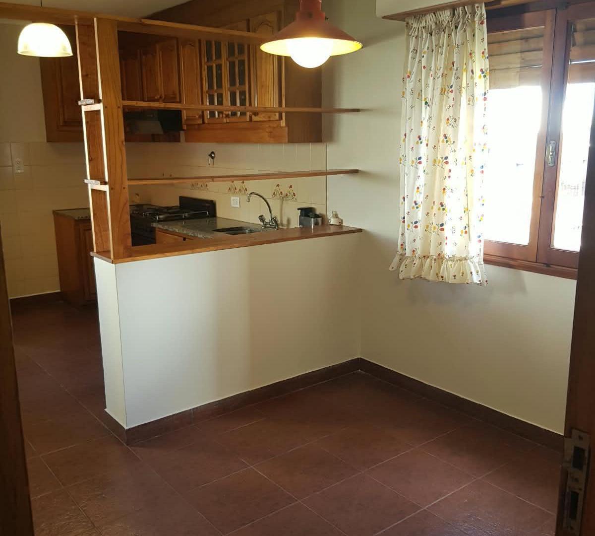 Foto de ALQUILER 24 MESES CHALET 3 AMBIENTES CON GARAGE Bº SAN CARLOS, imagen 4
