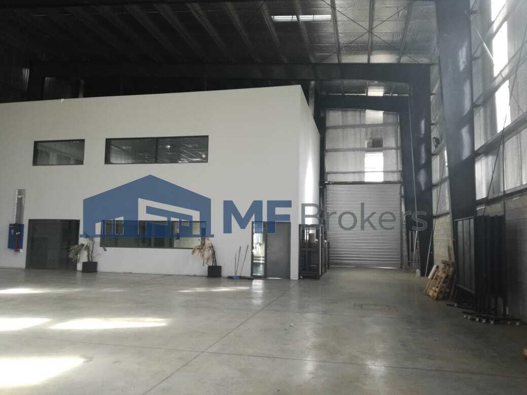 Foto de Alquiler excelente galpón - imagen comercial y 700 m2 de Oficinas zona, imagen 2