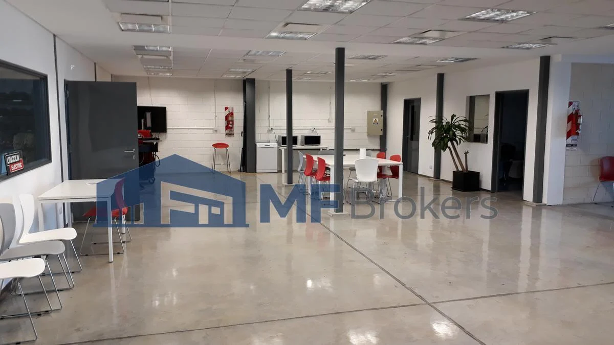 Foto de Alquiler excelente galpón - imagen comercial y 700 m2 de Oficinas zona, imagen 5